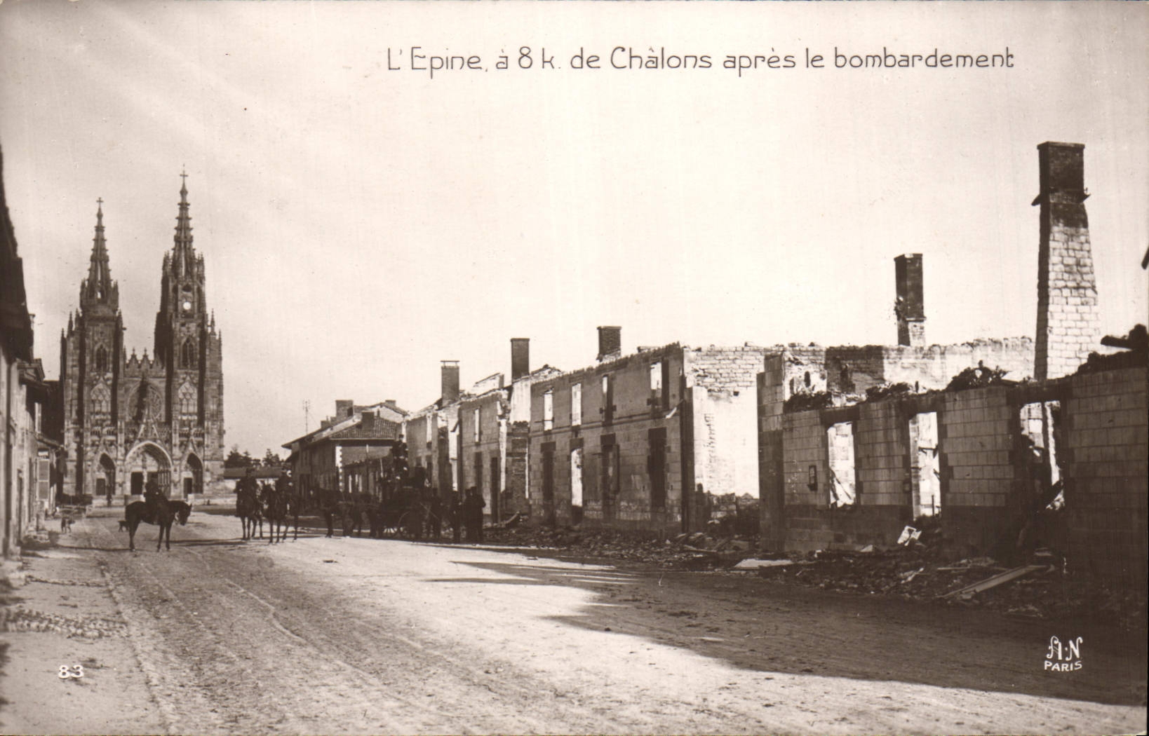 CPA Militaria L'Epine a 8 k de Chalons apres le bombardement
