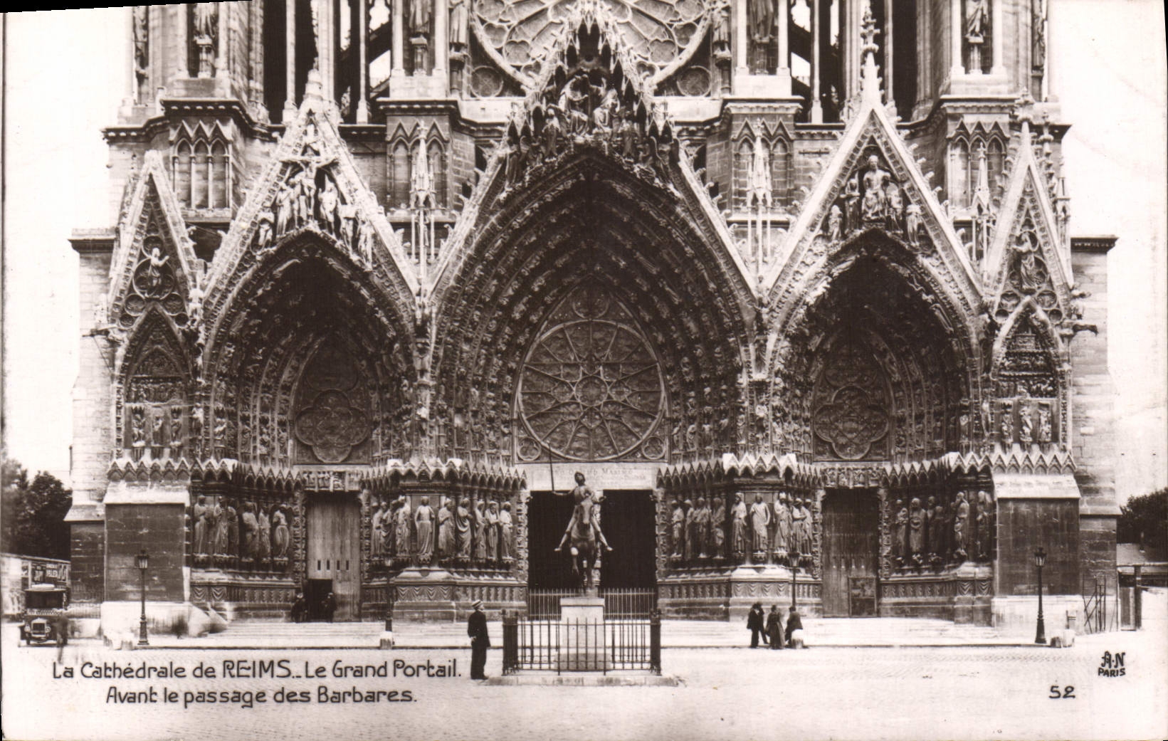 CPA Militaria La cathedrale de Reims Le grand Portail Avant le passage des Barbares