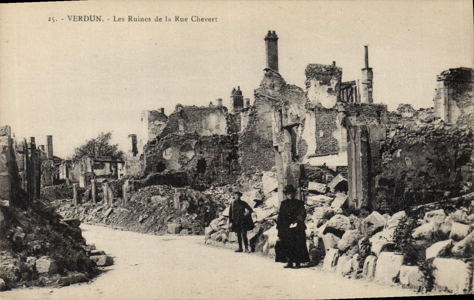 CPA Militaria Verdun Les ruines de la Rue Chevert