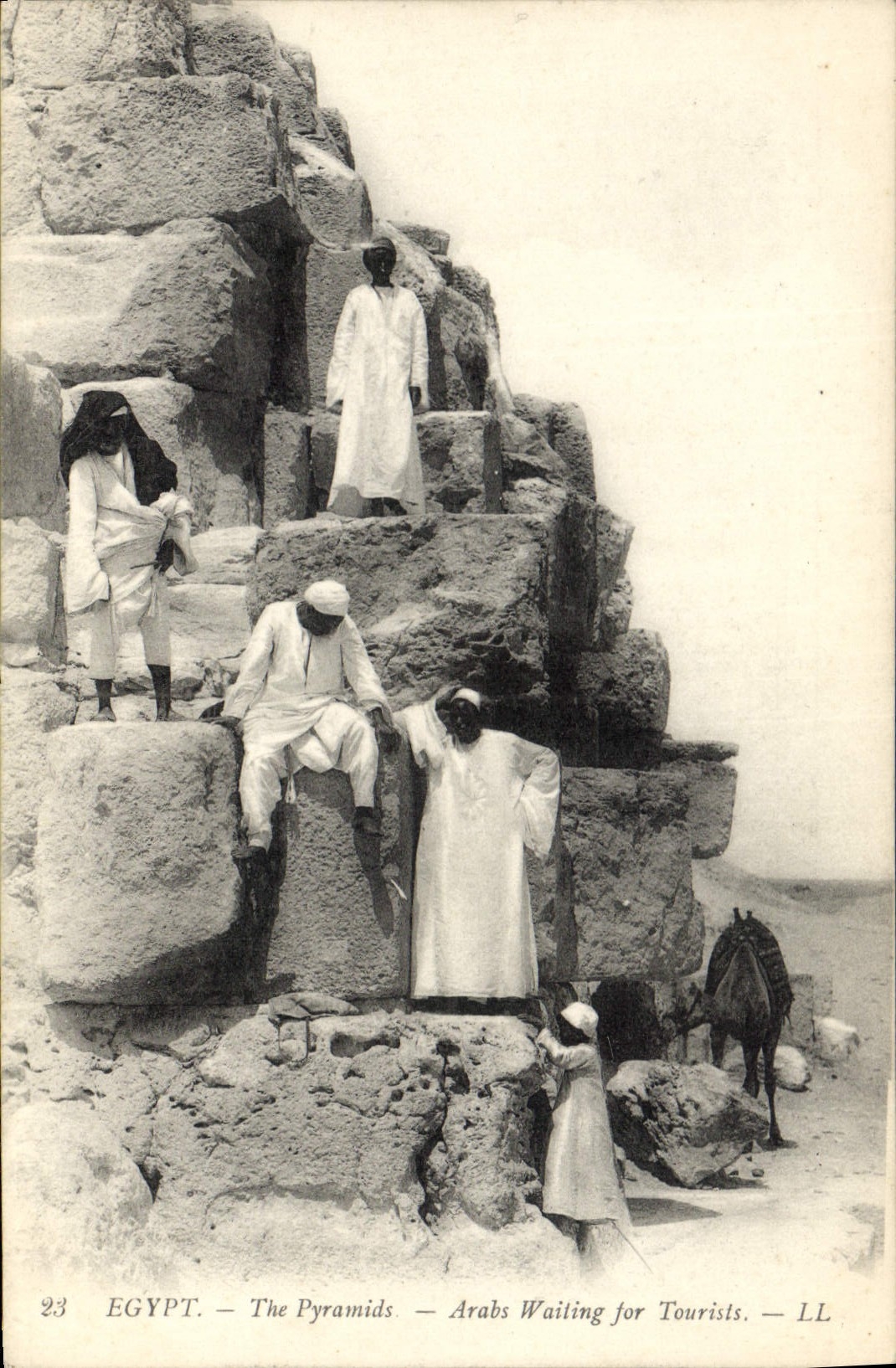 CPA Egypte Egypt Arabs Waiting for tourists The Pyramids