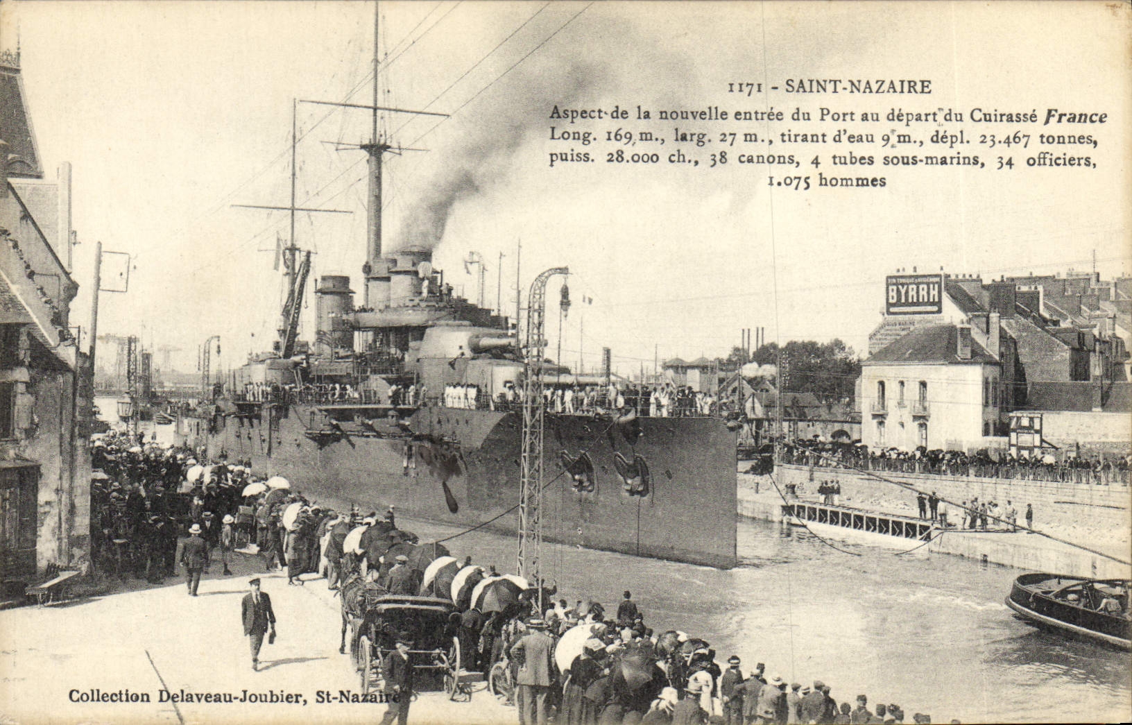 CPA Bateau de guerre Saint Nazaire Aspect de la nouvelle entree du port au depart du cuirasse France