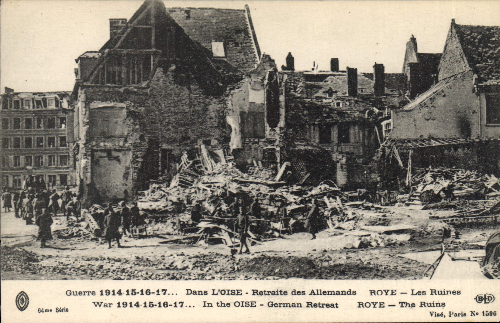 CPA Militaria Dans l'Oise Retraite des Allemands Roye Les ruines 