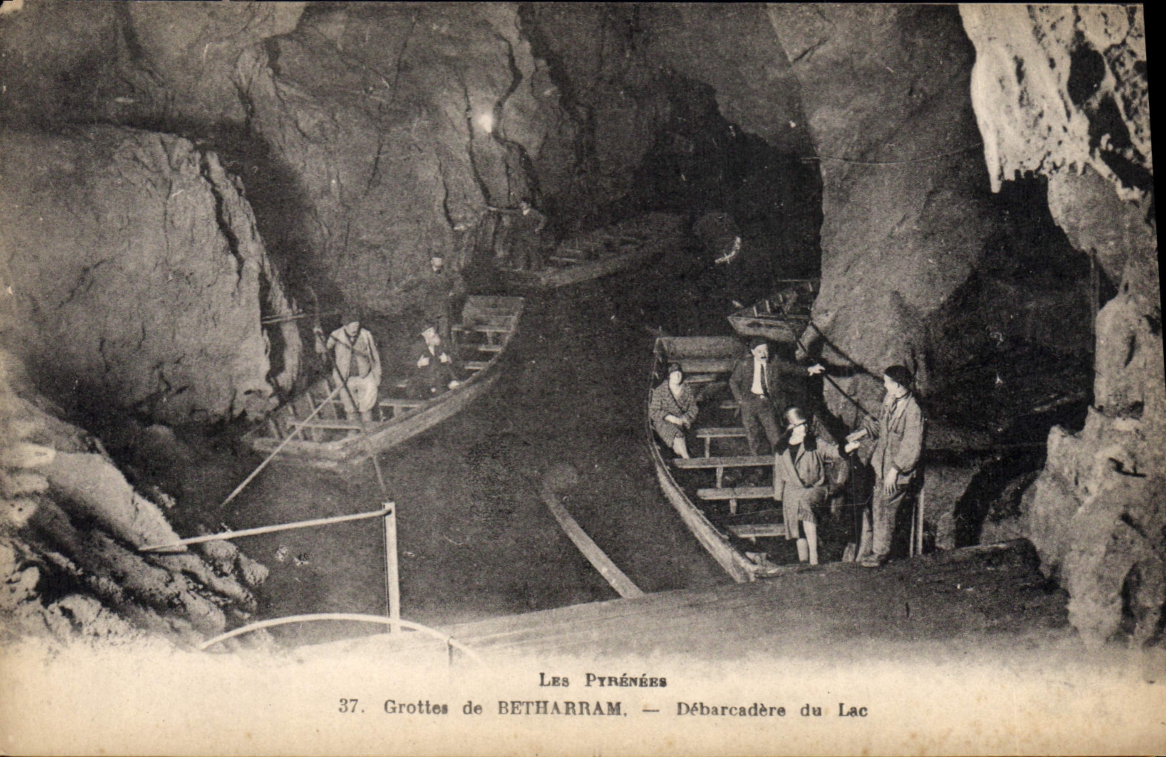CPA Grotte Grottes de Betharram Debarcadere du lac