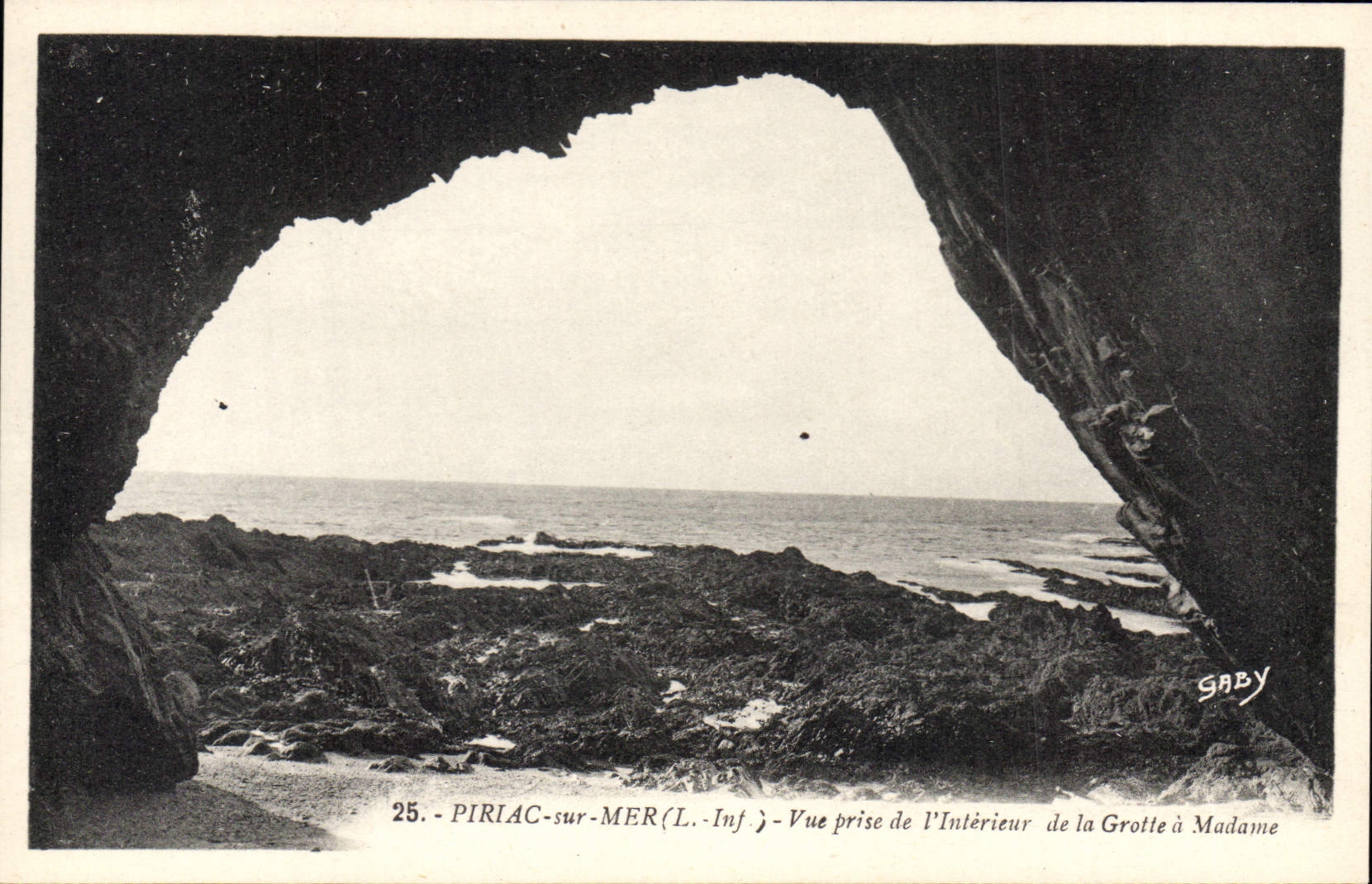 CPA Grotte Grottes Piriac sur Mer Vue prise de l'interieur de la grotte a Madame
