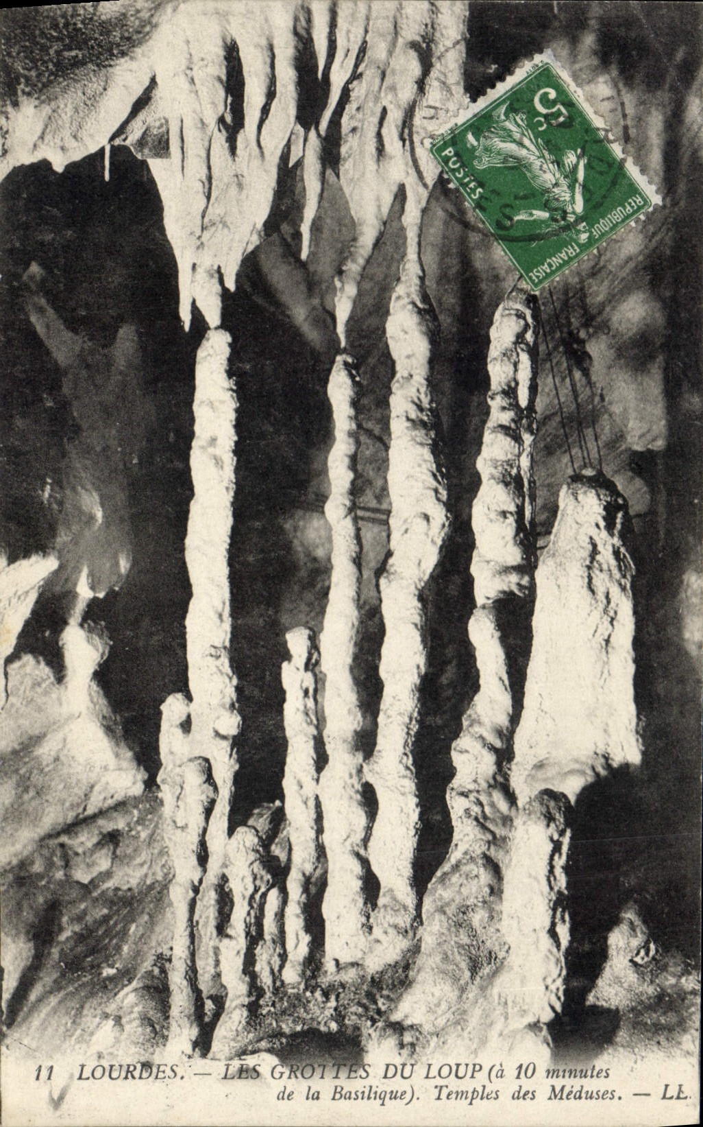 CPA Grotte Grottes du Loup Lourdes Temples des meduses