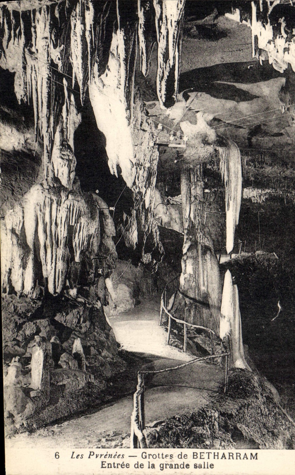 CPA Grotte Grottes de Betharram Entree de la grande salle