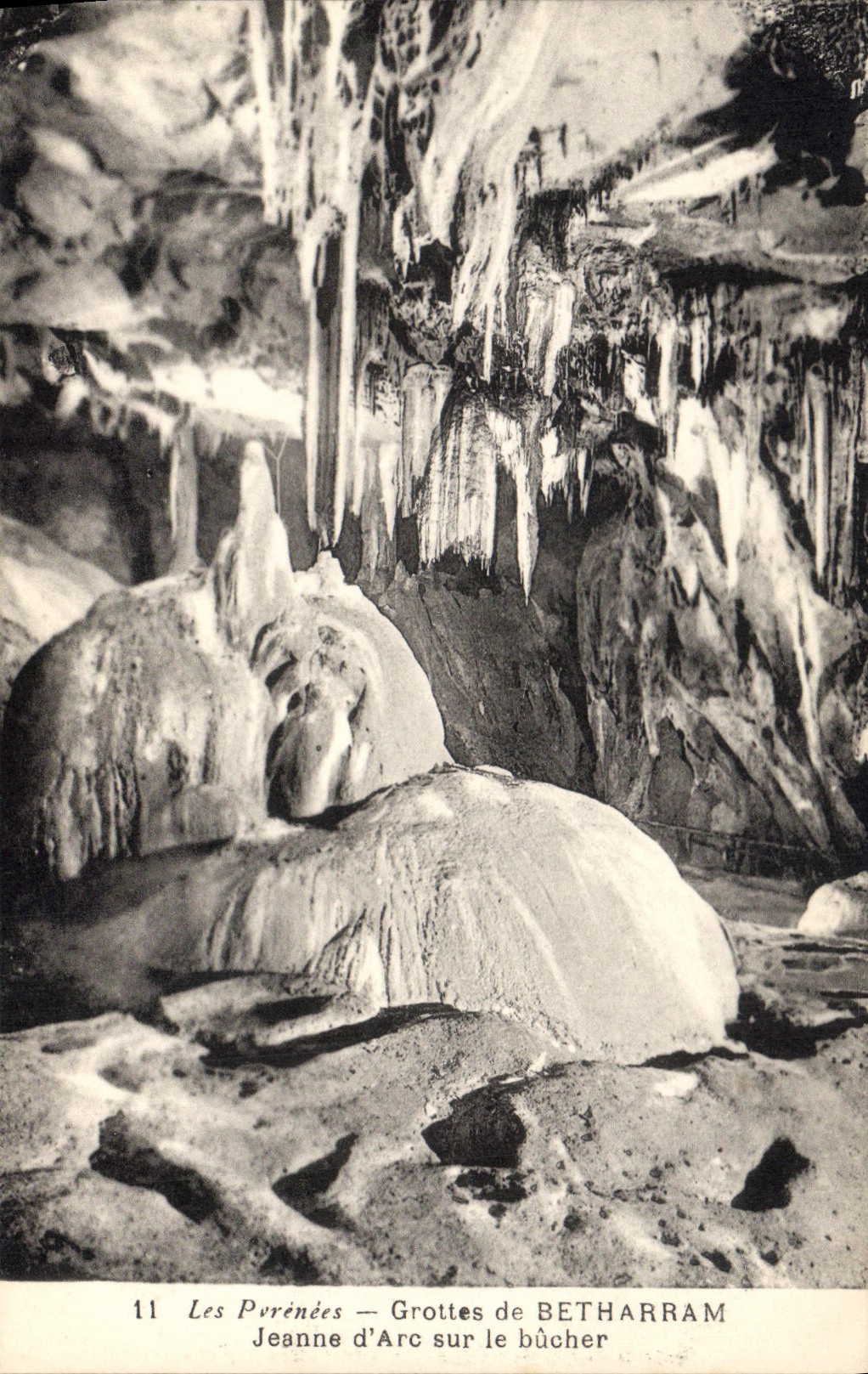 CPA Grotte Grottes de Betharram Jeanne d'Arc sur le bucher