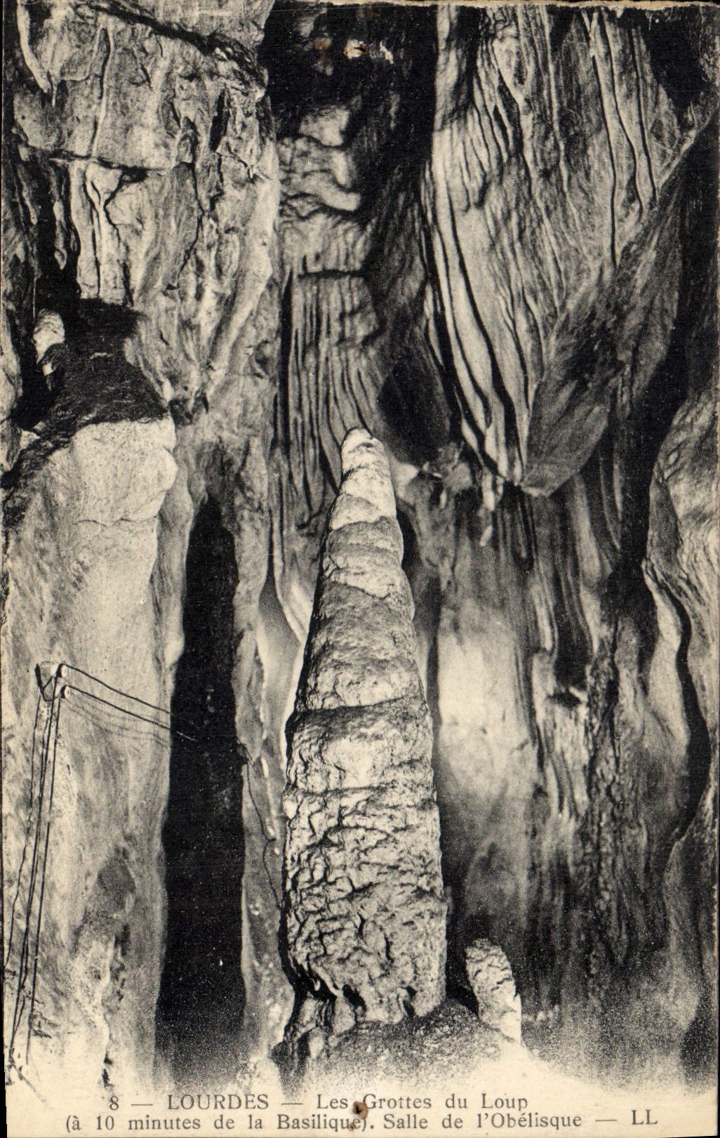 CPA Grotte Grottes du Loup Lourdes Salle de l'obelisque