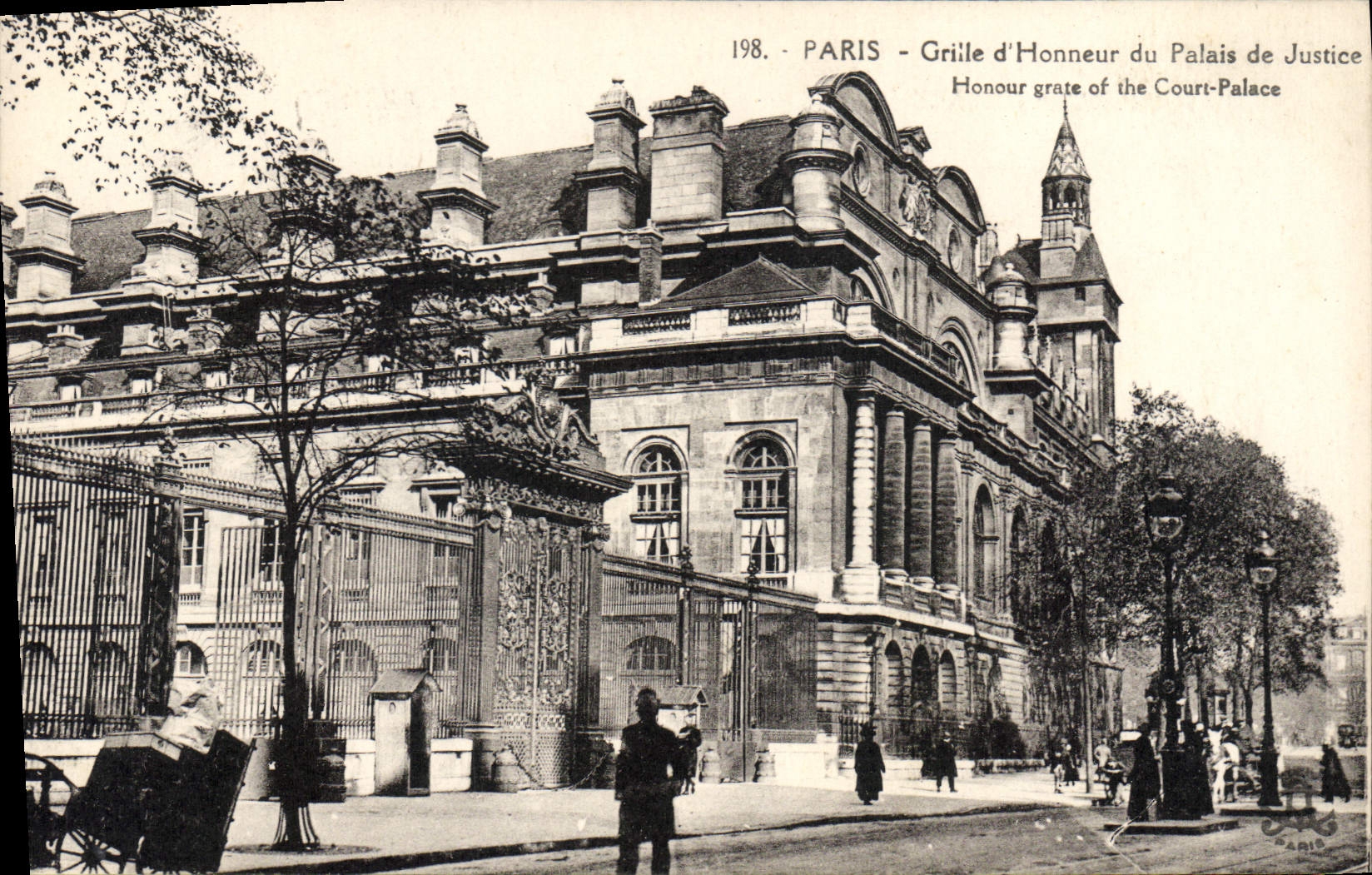 CPA Paris Grille d'honneur du Palais de Justice 