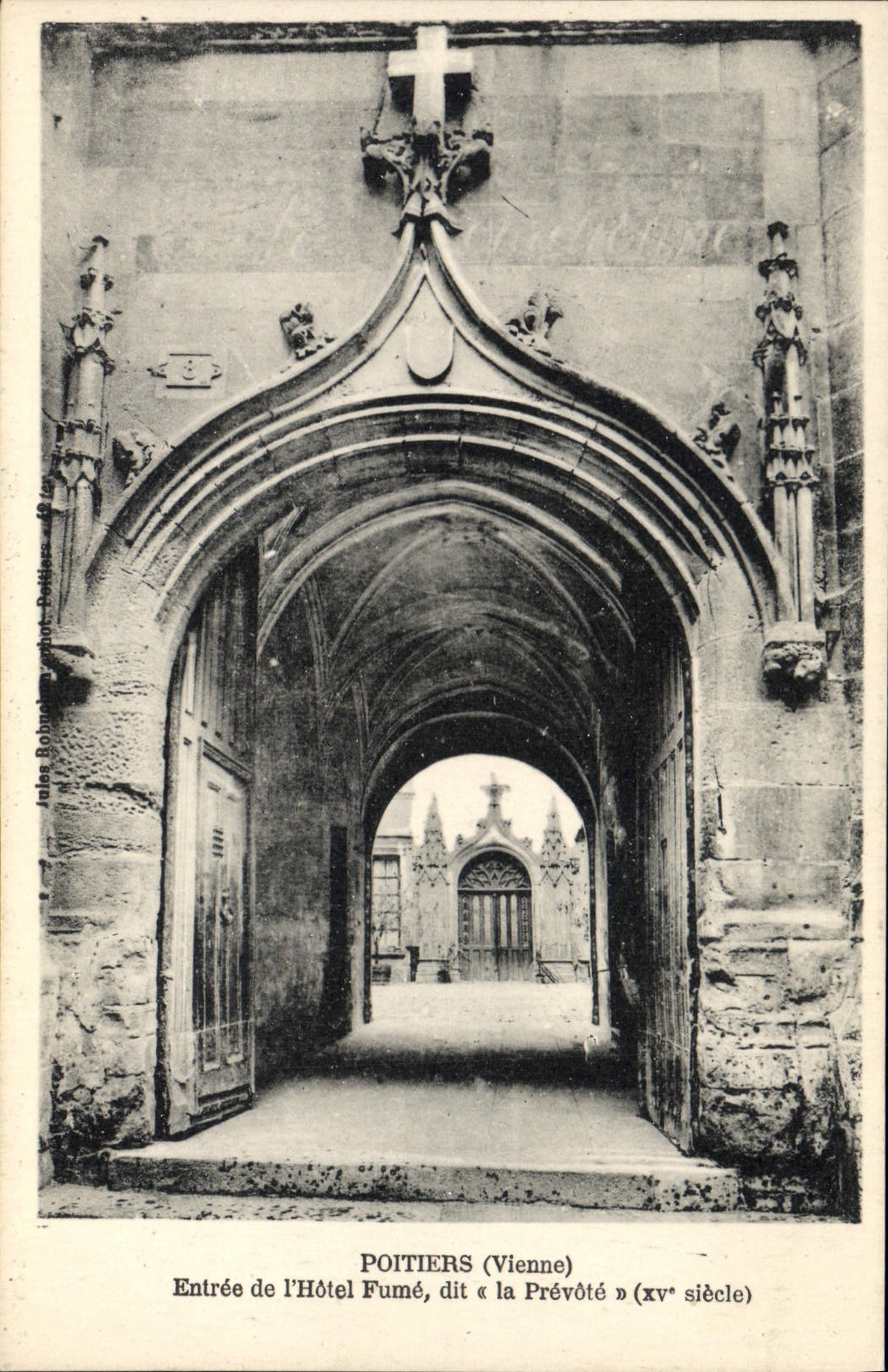 CPA Poitiers Vienne Entree de L'Hotel Fume dit la Prevote XV siecle 