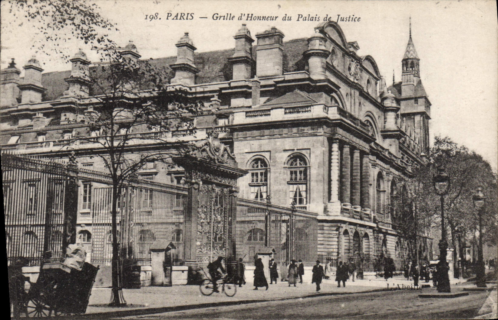 CPA Paris Grille d'Honneur du Palais de Justice 