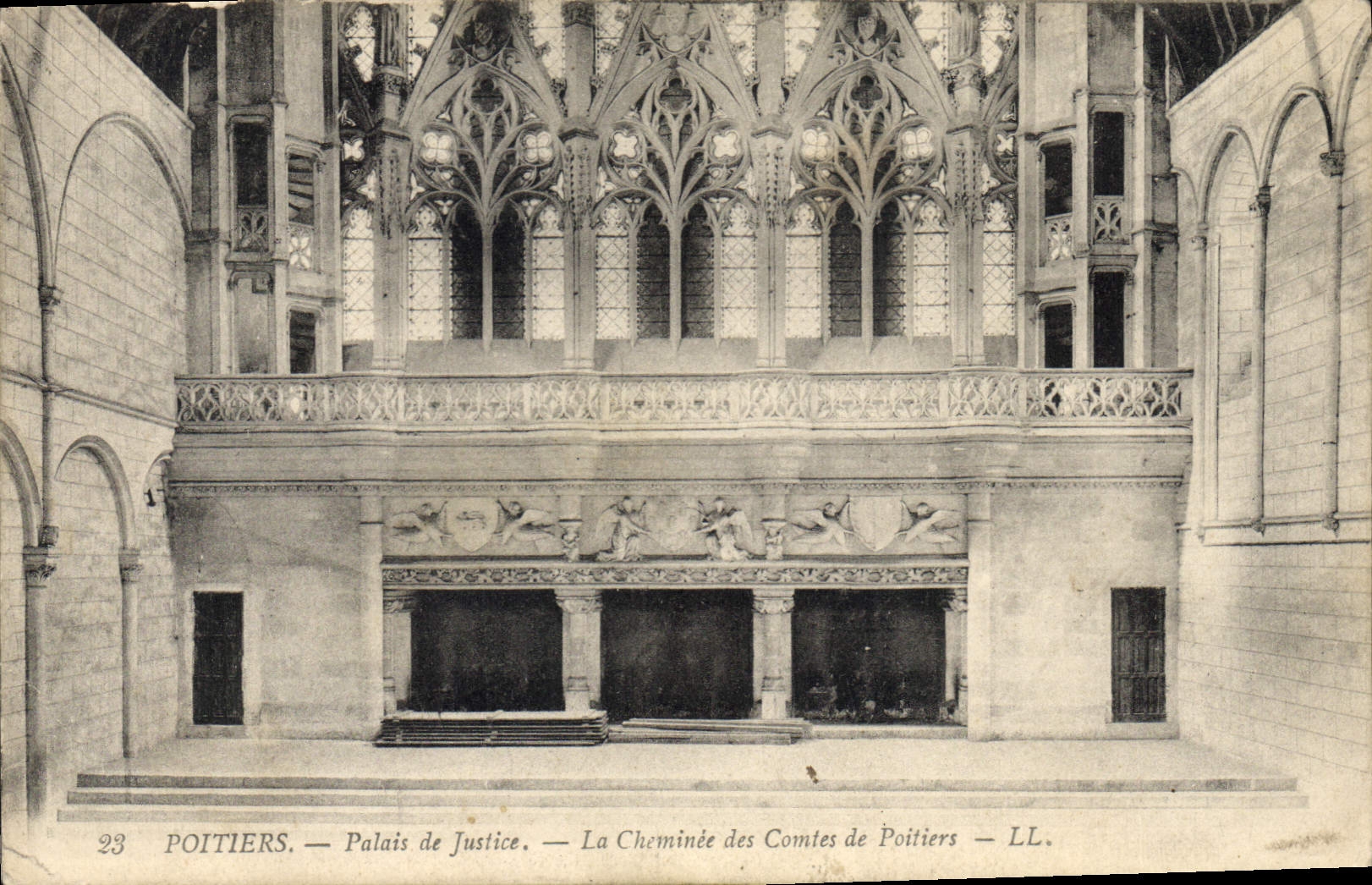 CPA Poitiers Palais de Justice La Cheminee des Comtes de Poitiers