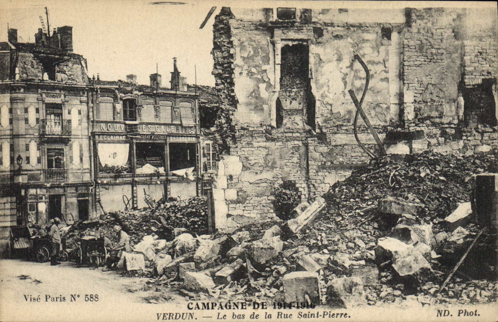 CPA Militaria Verdun Le bas de la Rue Saint Pierre 