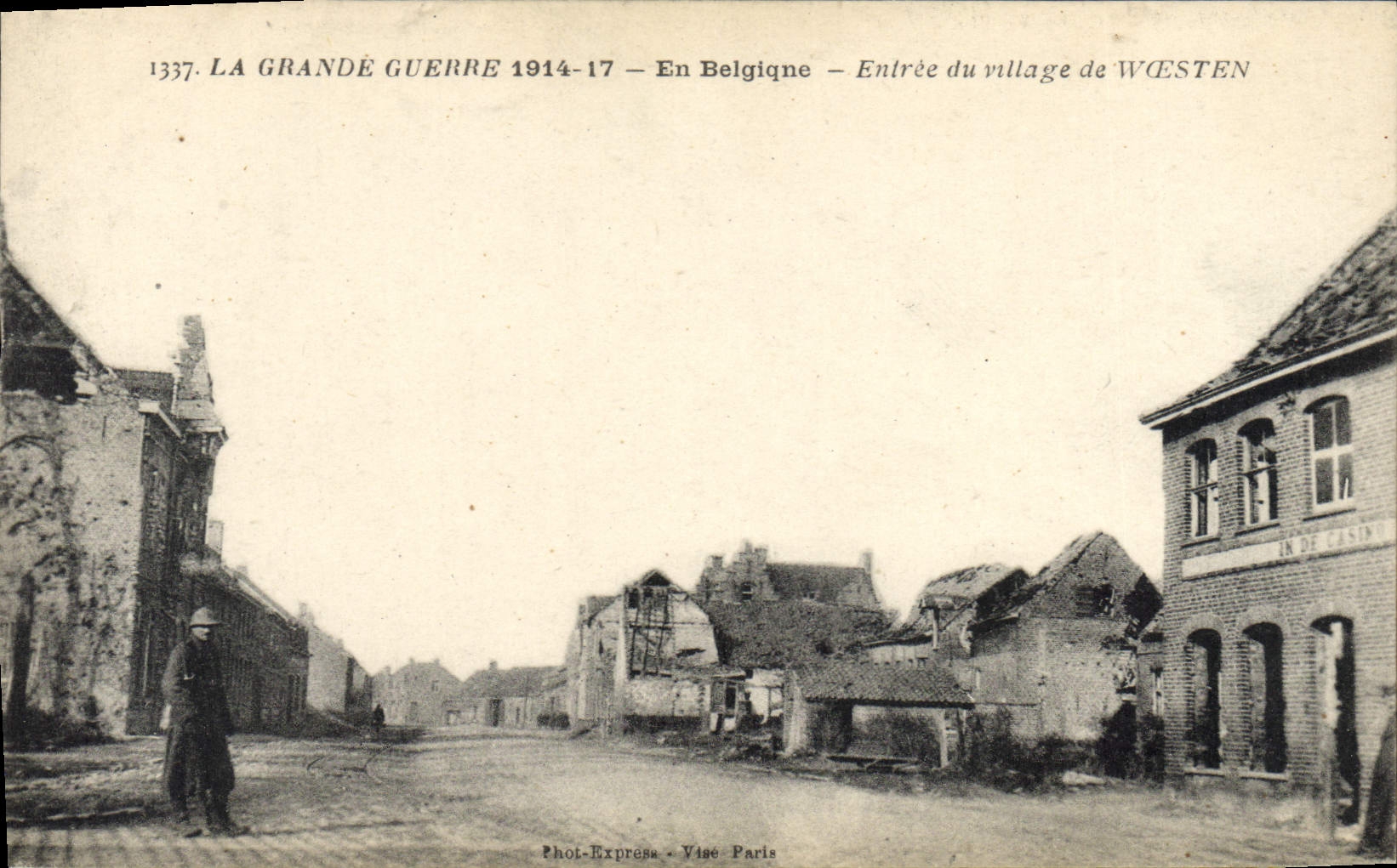 CPA Militaria La Grande Guerre 1914 15 En Belgique Entree du village de Woesten 