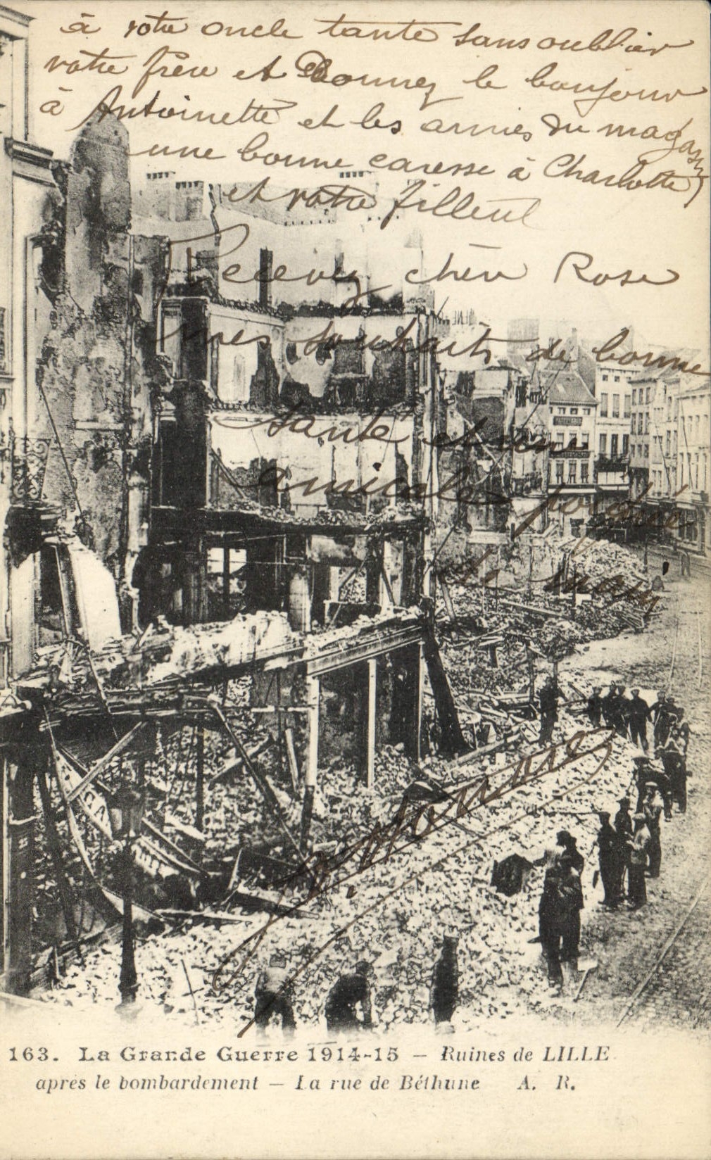 CPA Militaria La Grande Guerre 1914 15 Ruines de Lille la rue de Bethune 