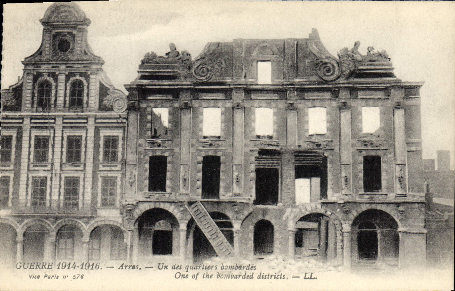 CPA Militaria Guerre 1914 1916 Un des quartiers bombardes Arras