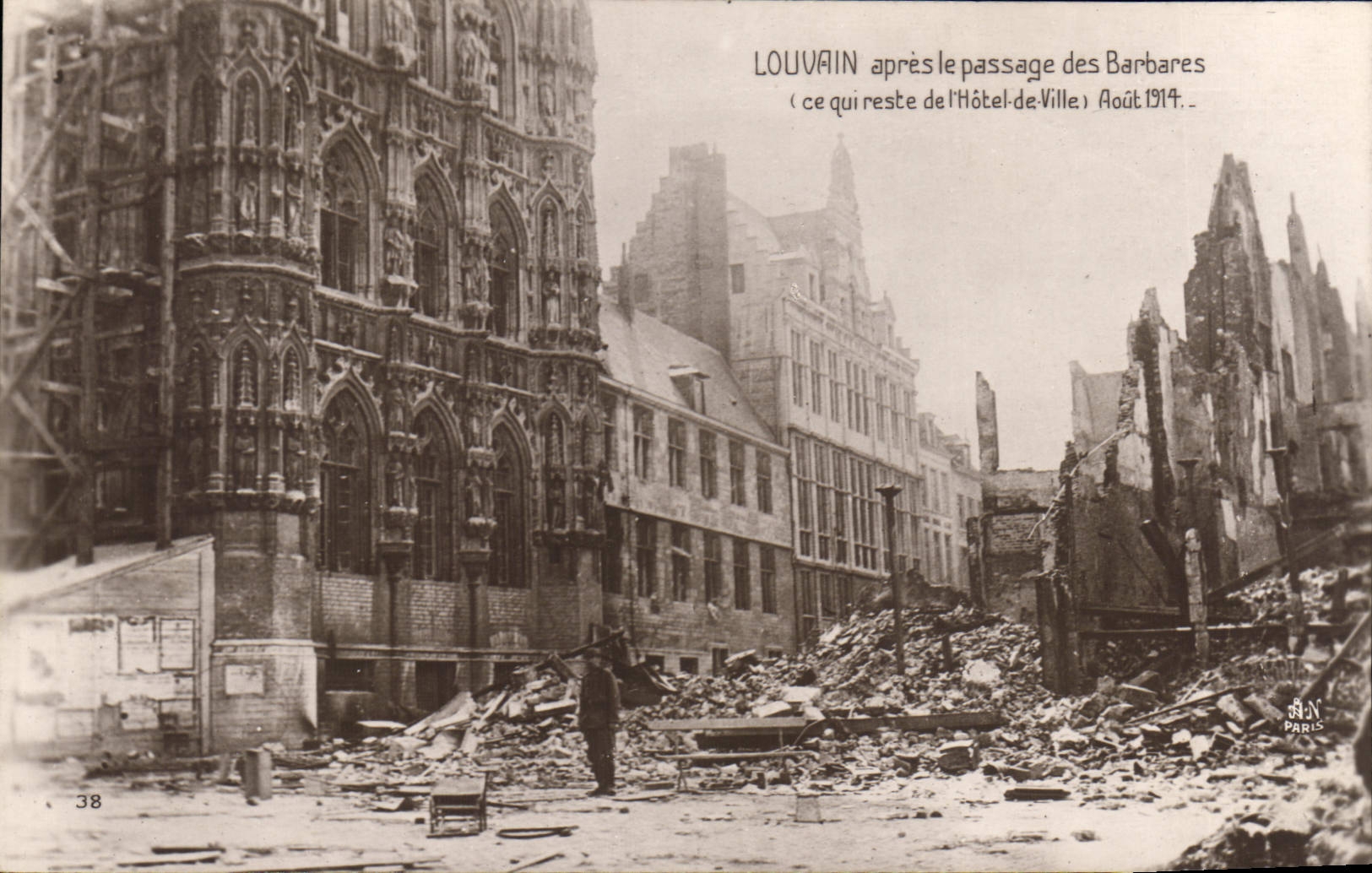 CPA Militaria Louvain apres le passage des Barbares Ce qui reste de l'hotel de ville