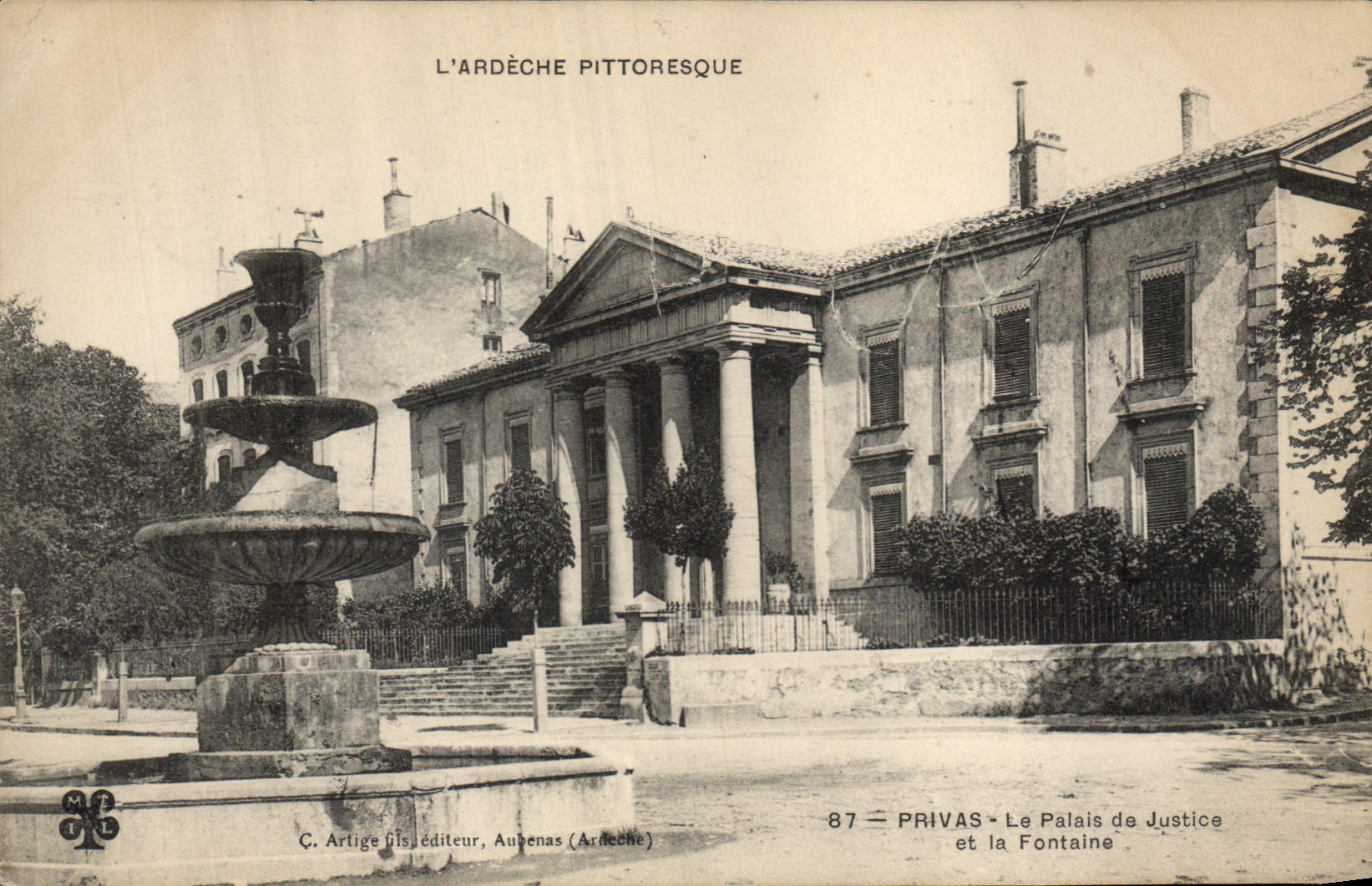 CPA Palais de Justice et la fontaine Privas