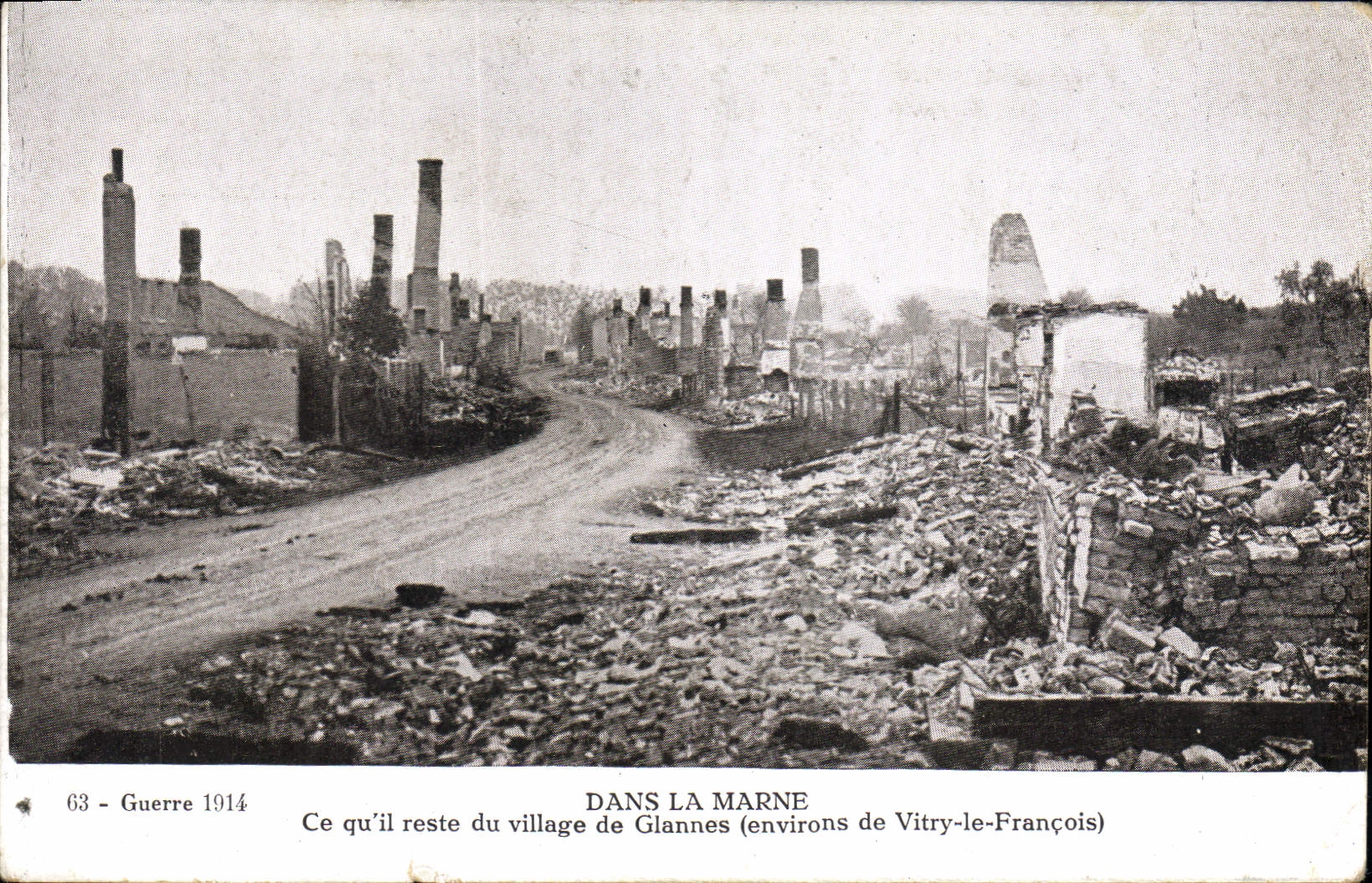 CPA Militaria Dans la Marne Ce qu'il reste du village de Glannes Environs de Vitry le Francois
