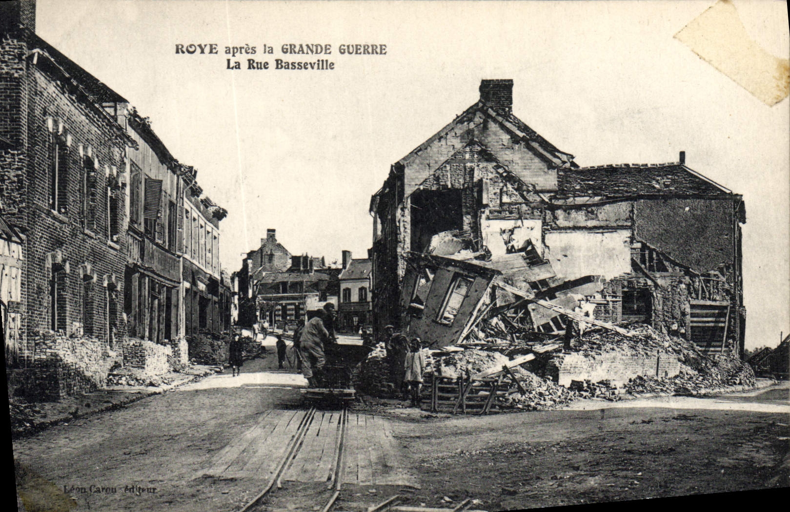 CPA Militaria Roye La Rue Basseville