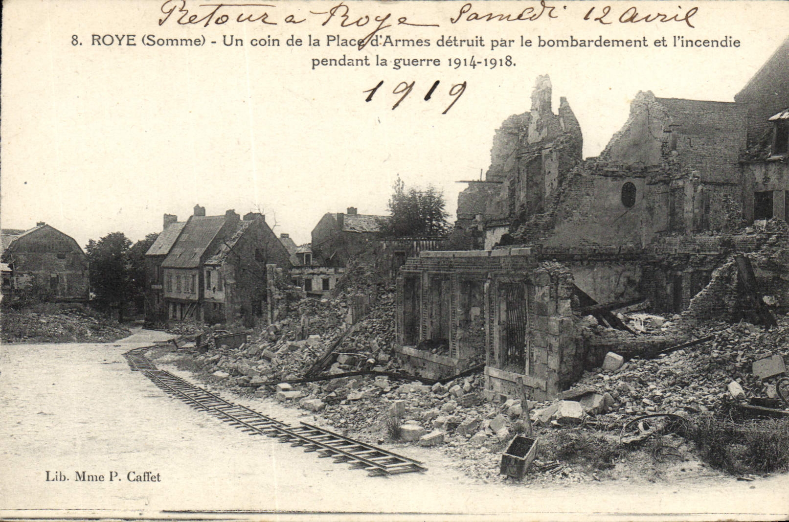 CPA Militaria Roye Un coin de la Place d'armes detruit par les bombardements et l'incendie pendant l
