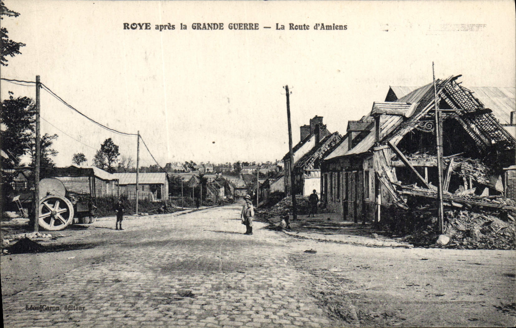 CPA Militaria Roye La rue d'Amiens 