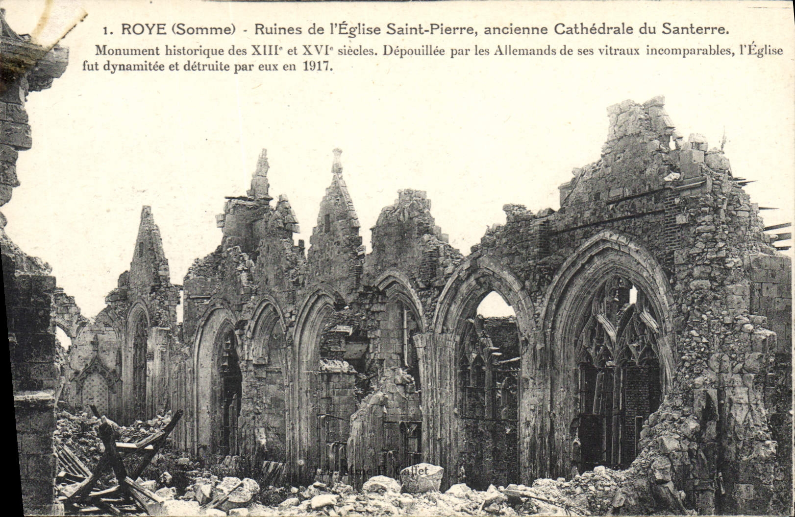 CPA Militaria Roye Ruines de l'eglise Saint Pierre ancienne cathedrale du Santerre