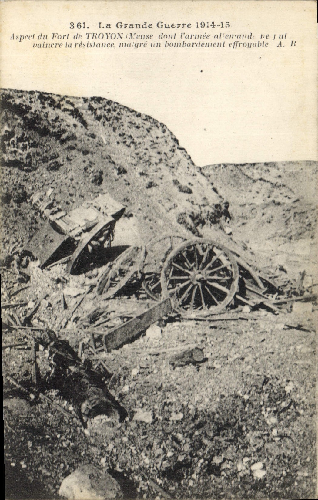 CPA Militaria Aspect du Fort de Troyon 