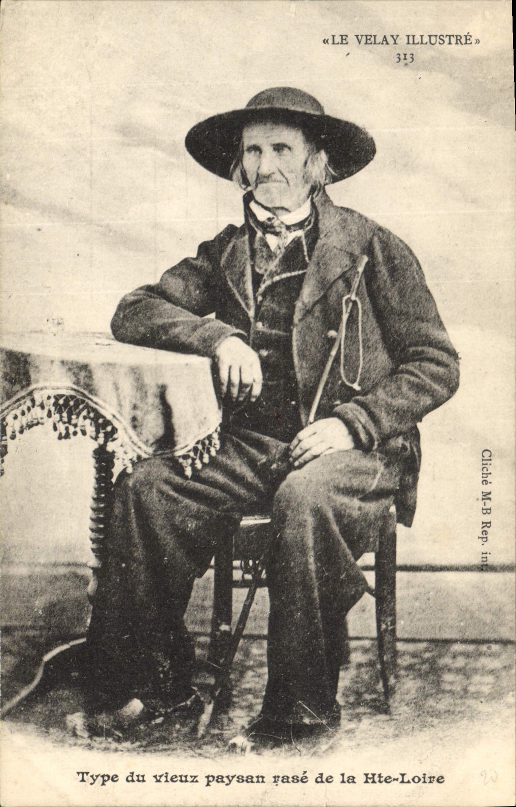 CPA Folklore Le Velay Type du vieux paysan rase de la Haute Loire 