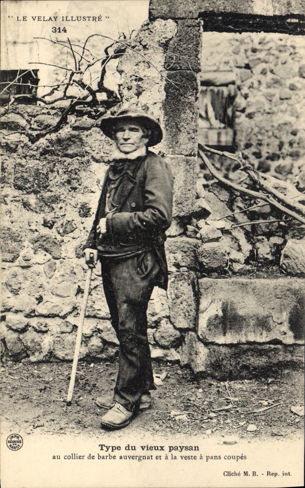 CPA Folklore Le Velay Type du vieux paysan au collier de barbe auvergnat