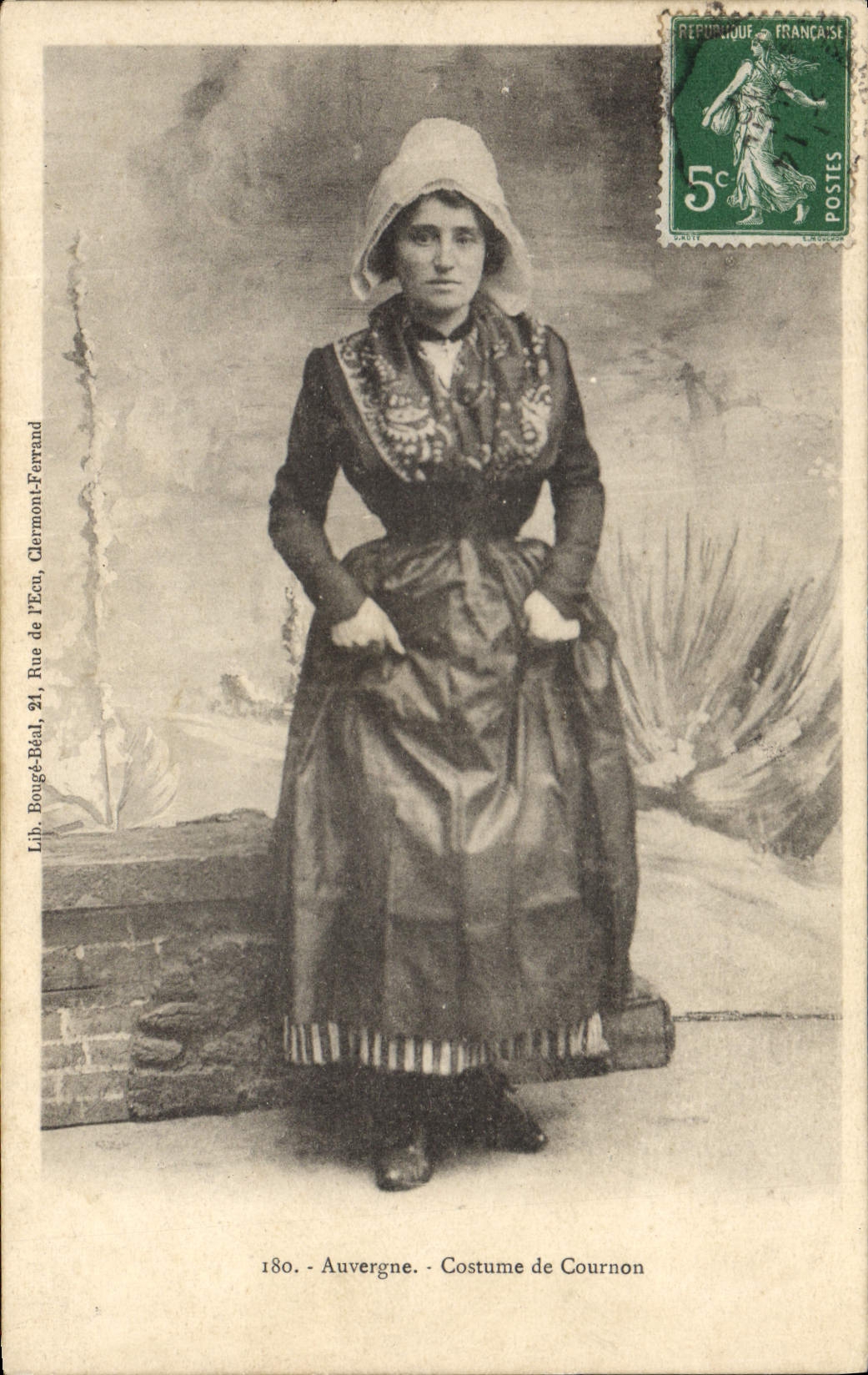 CPA Folklore Auvergne Costume de Cournon