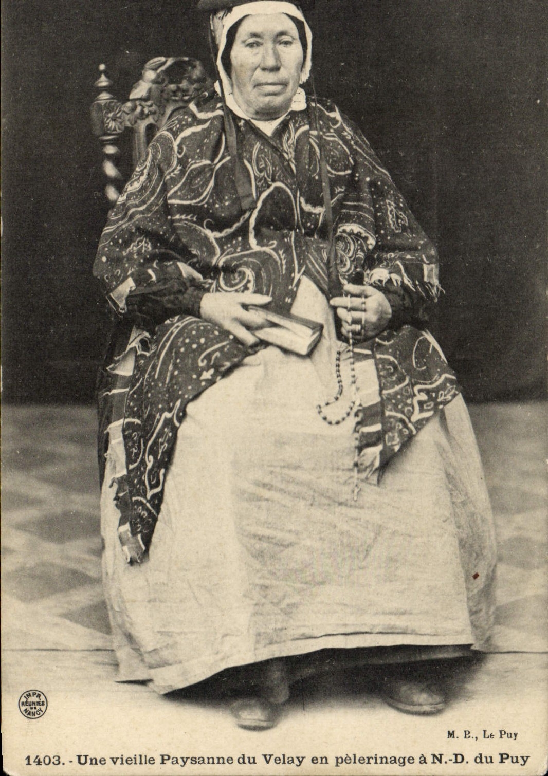 CPA Folklore Une vieille paysanne du Velay en pelerinage a ND du Puy