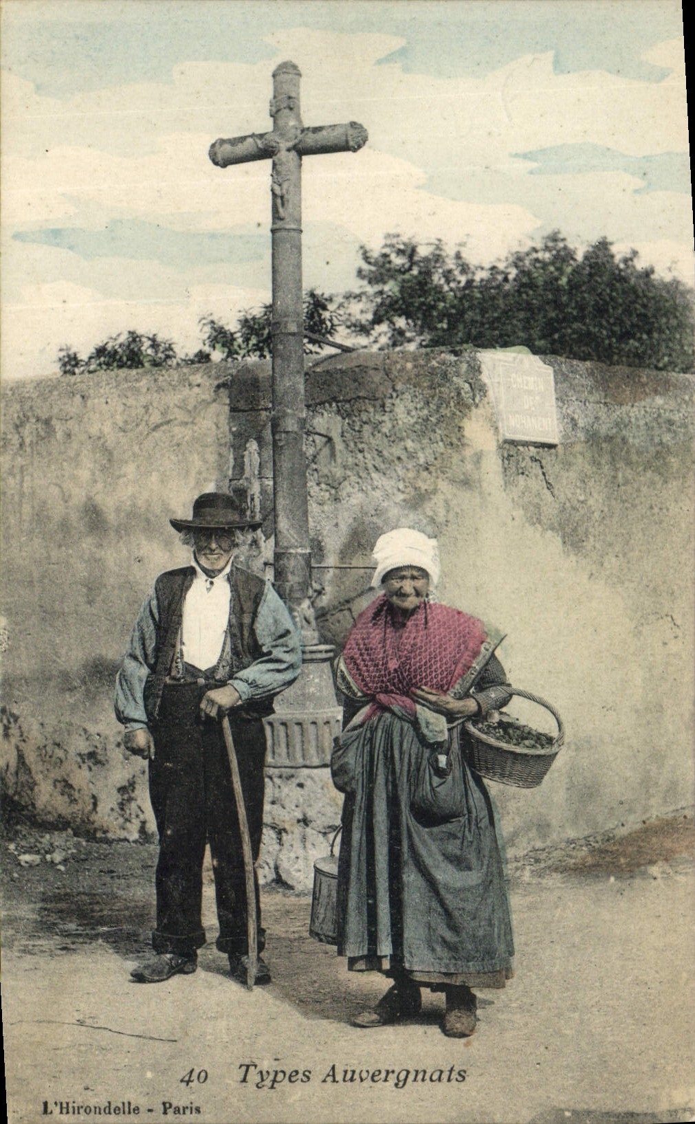 CPA Folklore Types Auvergnats