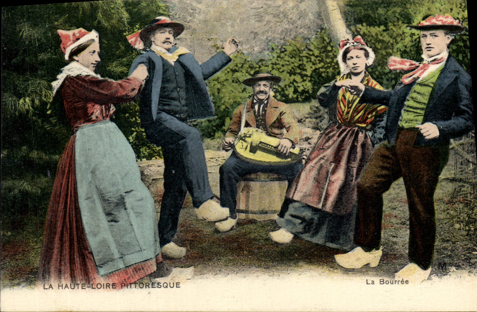 CPA Folklore Haute Loire La bourree