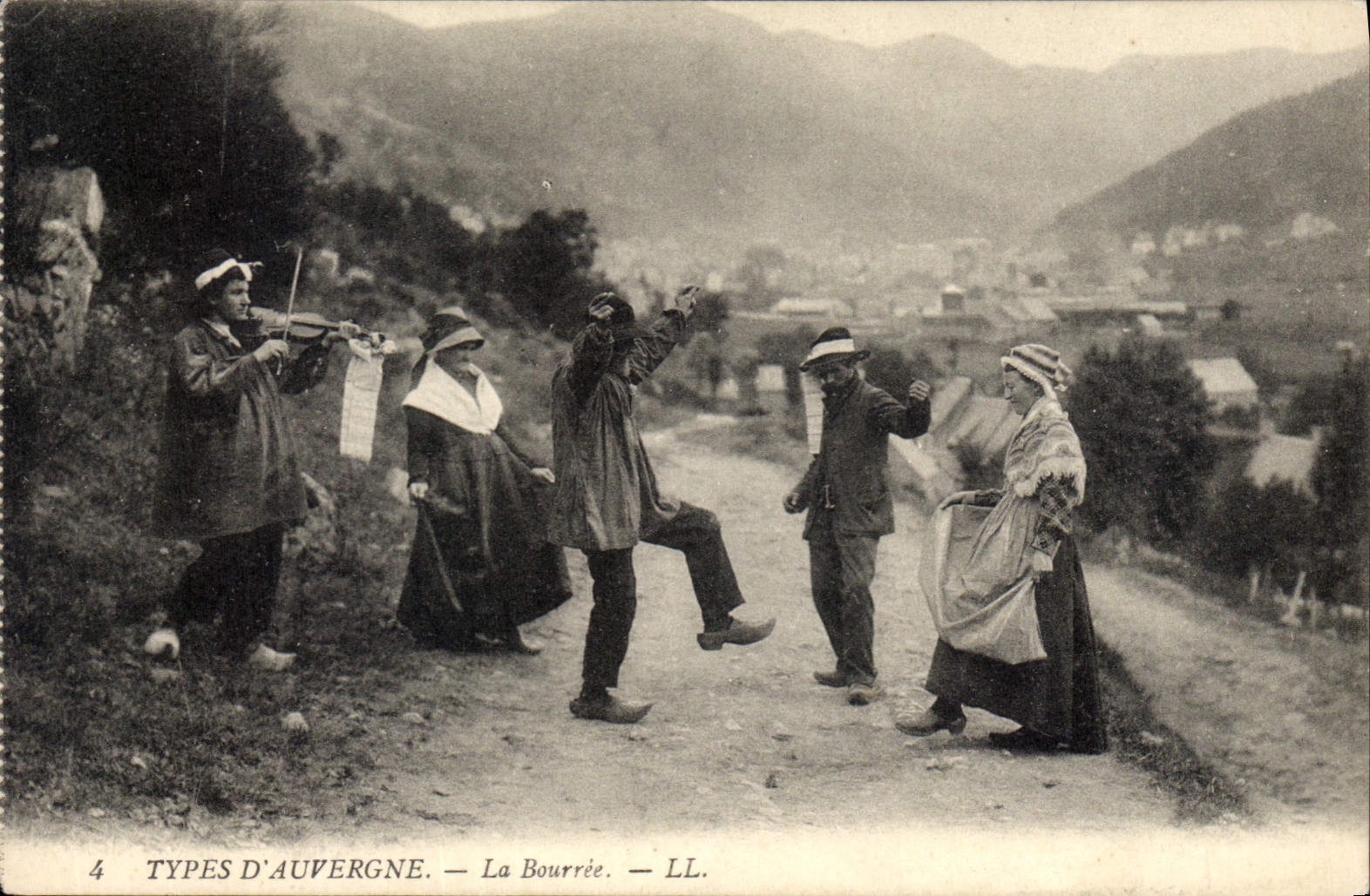 CPA Folklore Auvergne