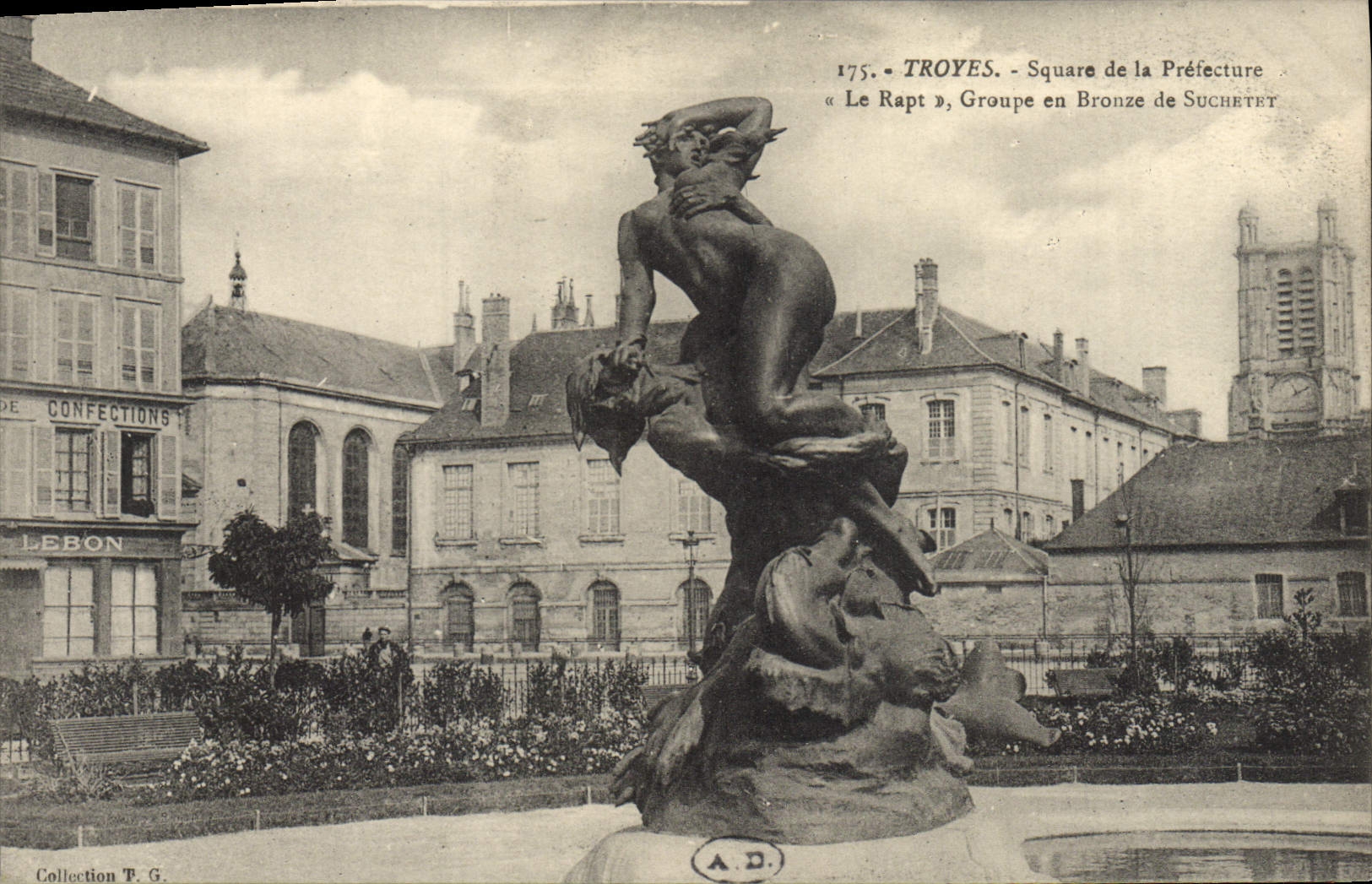 CPA Troyes Square de la Prefecture Le Rapt