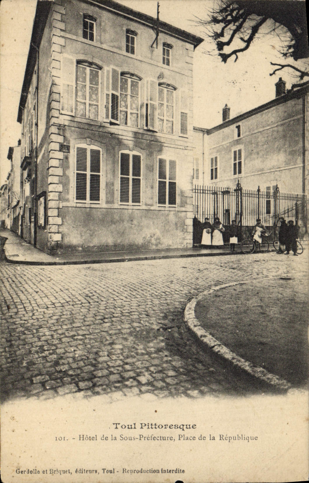 CPA Toul Hotel de la Sous Prefecture Place de la Republique
