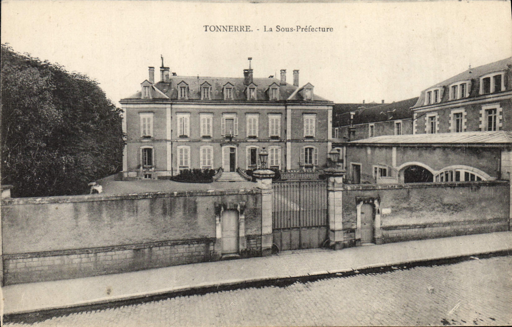 CPA Tonnerre Sous Prefecture 
