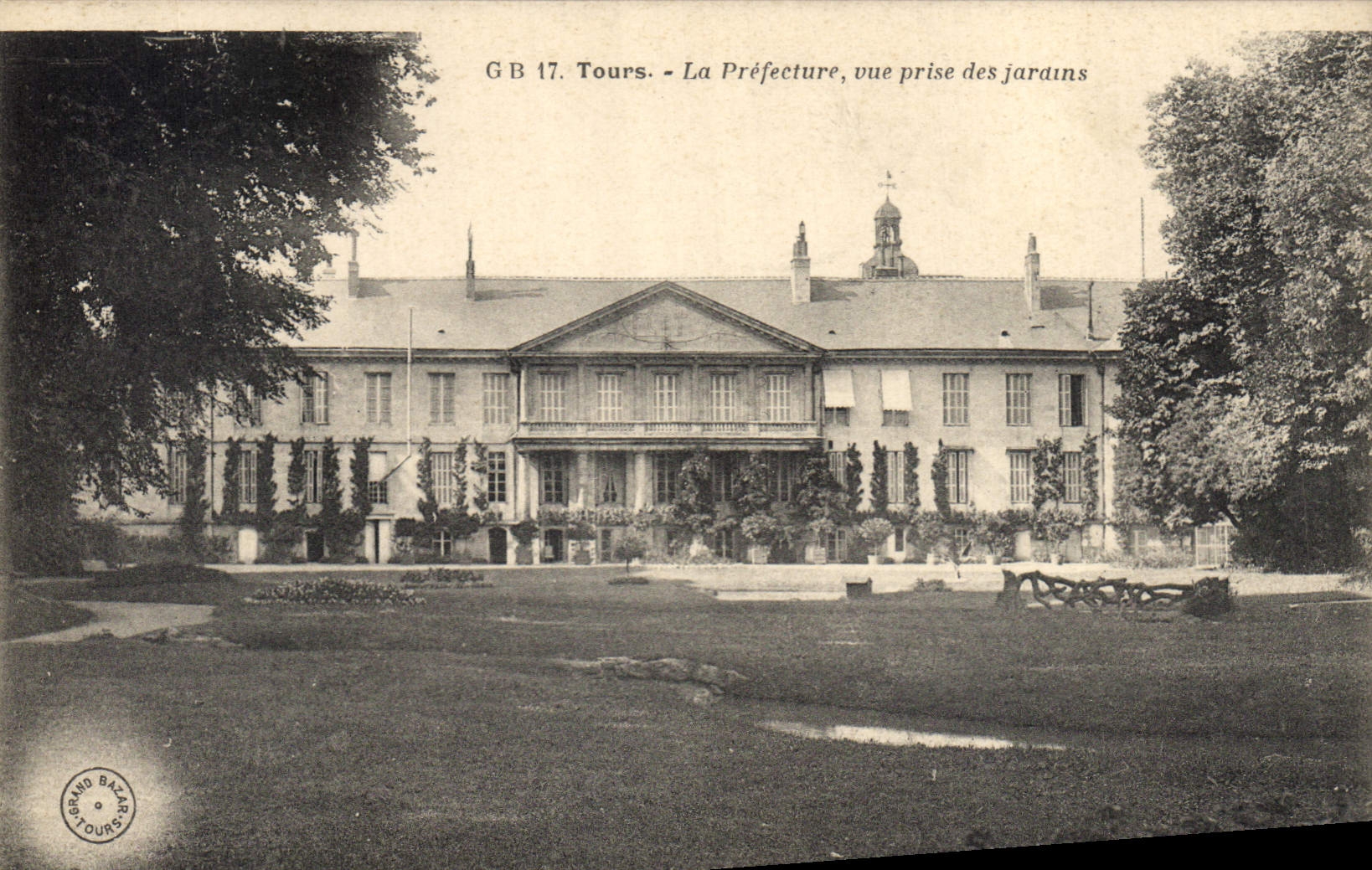 CPA Tours Prefecture vue prise des jardins