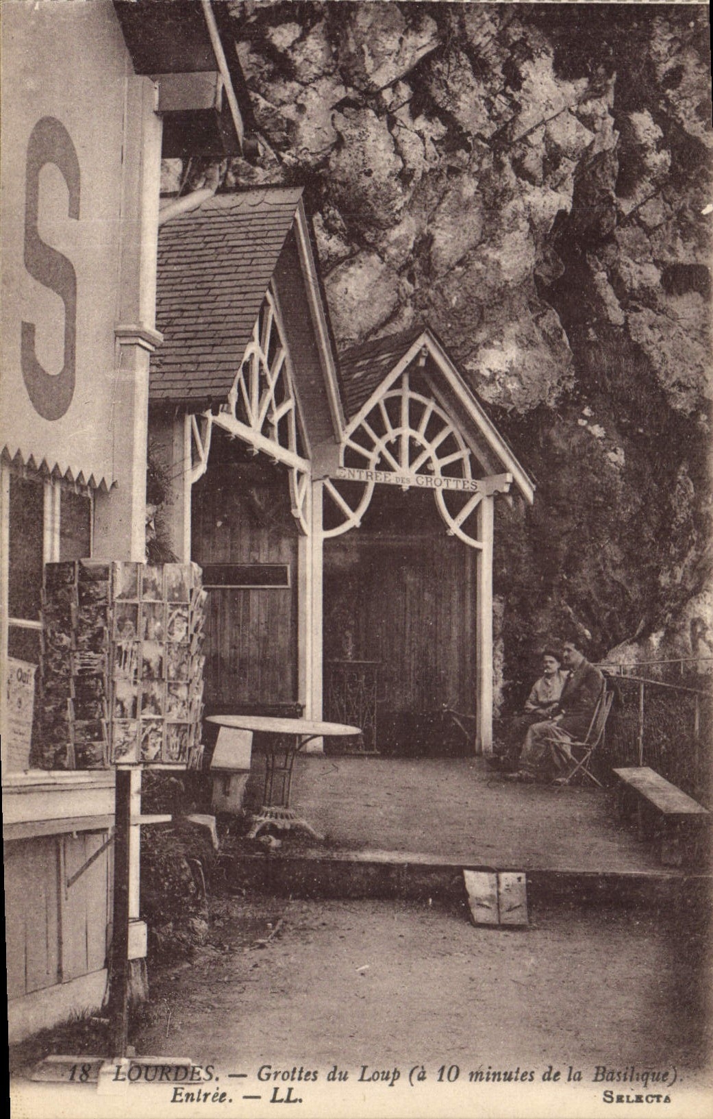 CPA Grotte Grottes du Loup Lourdes Entree