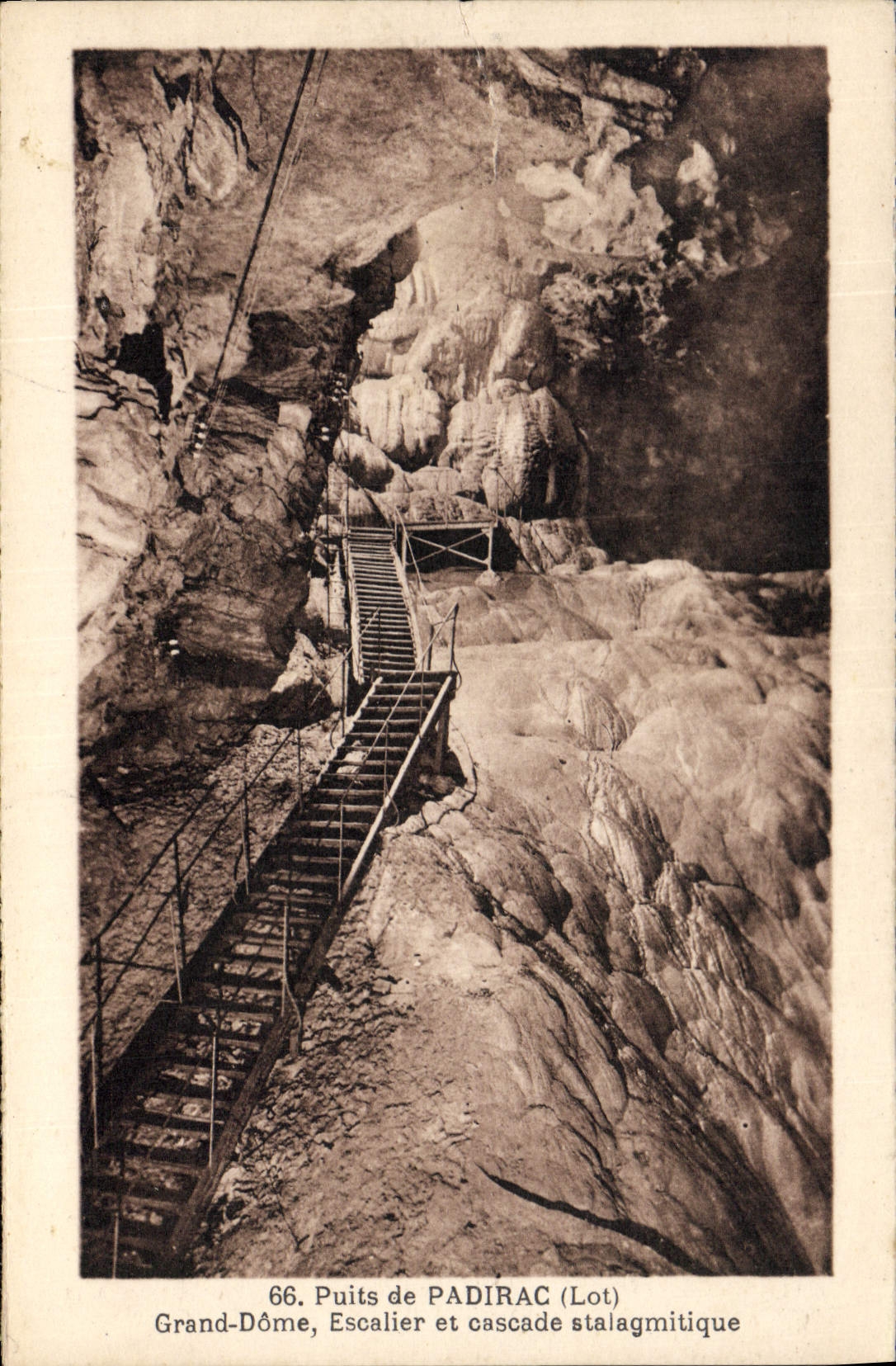 CPA Grotte Grottes Puits de Padirac Grand Dome Escalier et cascade stalagmitique