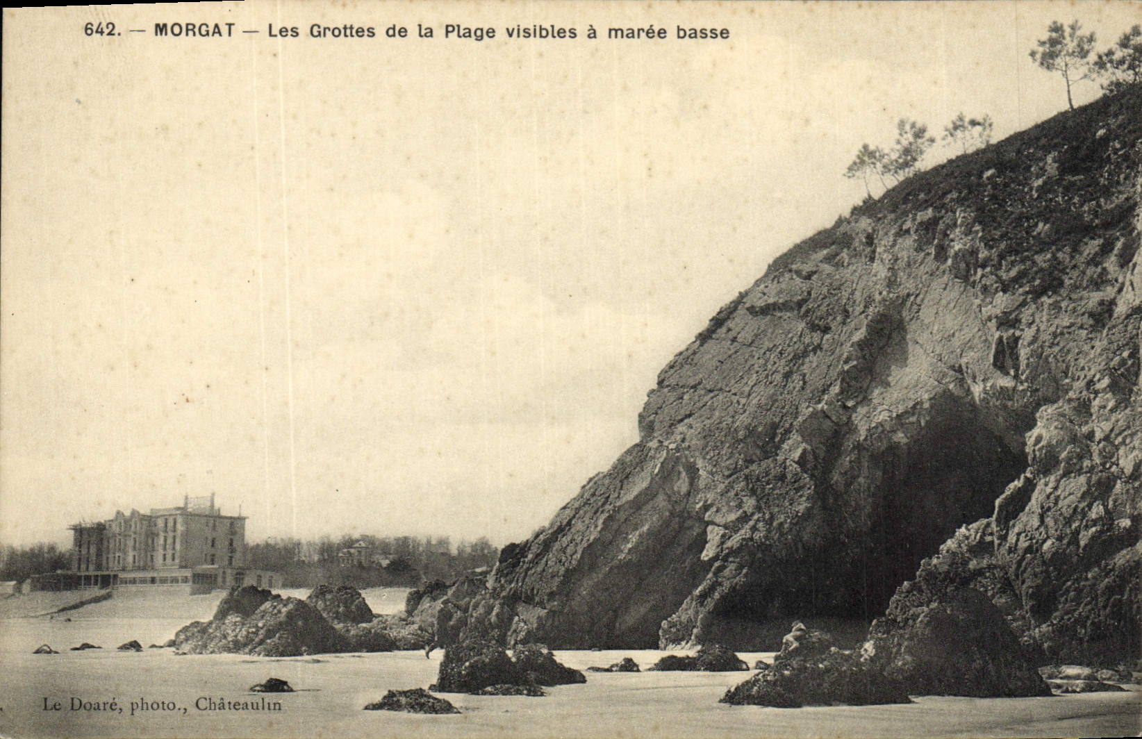 CPA Grotte Morgat Les Grottes de la plage visibles a maree basse