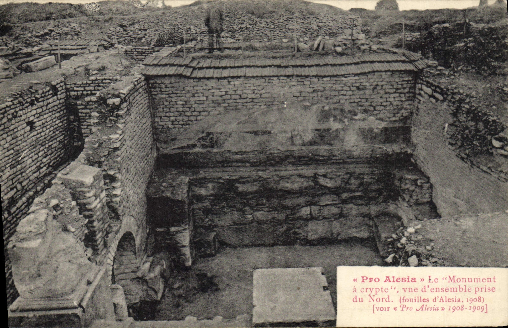 CPA Grotte Grottes Pro Alesia Le monument a crypte Vue d'ensemble prise du Nord