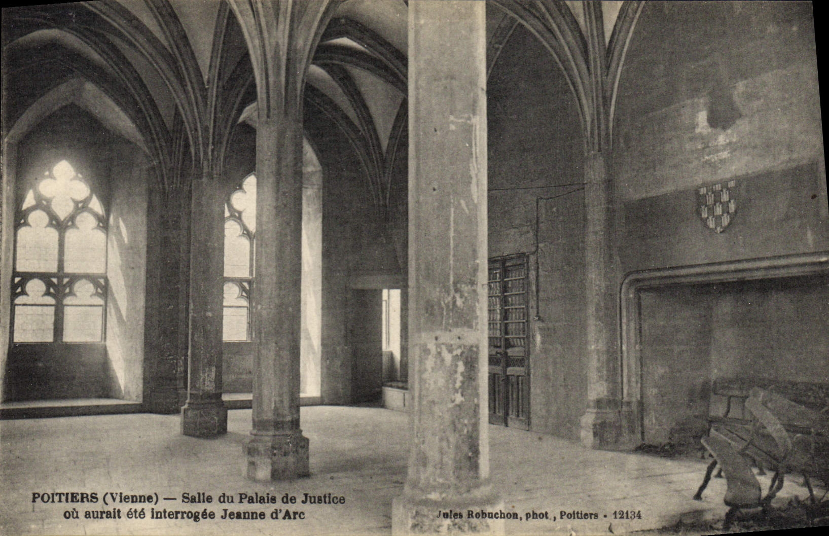 CPA Palais de Justice Poitiers Salle du Palais de Justice ou aurait ete interroge Jeanne d'Arc
