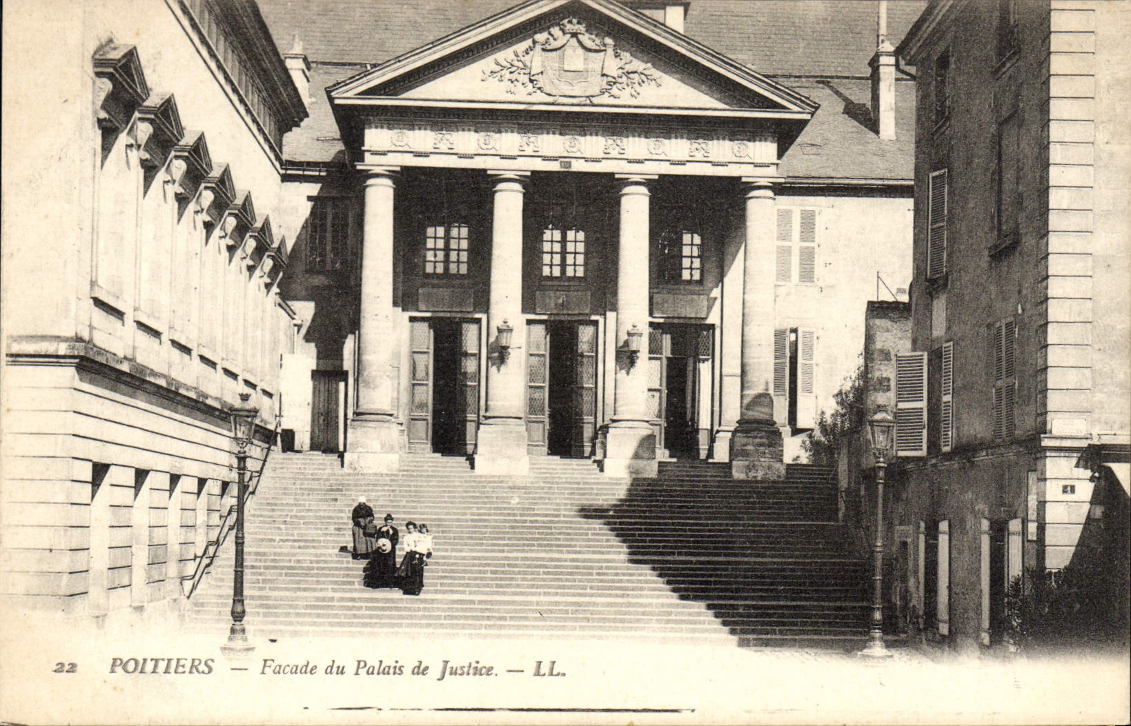 CPA Poitiers Facade du Palais de Justice