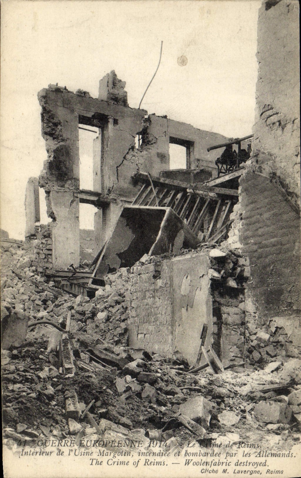 CPA Militaria Guerre Europeenne 1914 Le Crime de Reims Interieur de l'usine Margotin