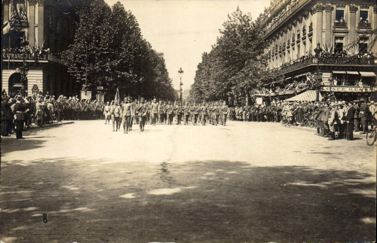 CPA Militaria Les Fetes de la Victoire a Paris 14 Juillet 1919 Le defile