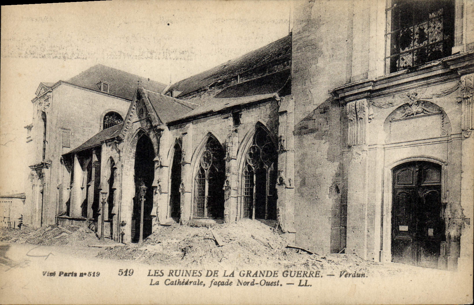 CPA Militaria Les Ruines de la Grande Guerre Verdun La cathedrale 