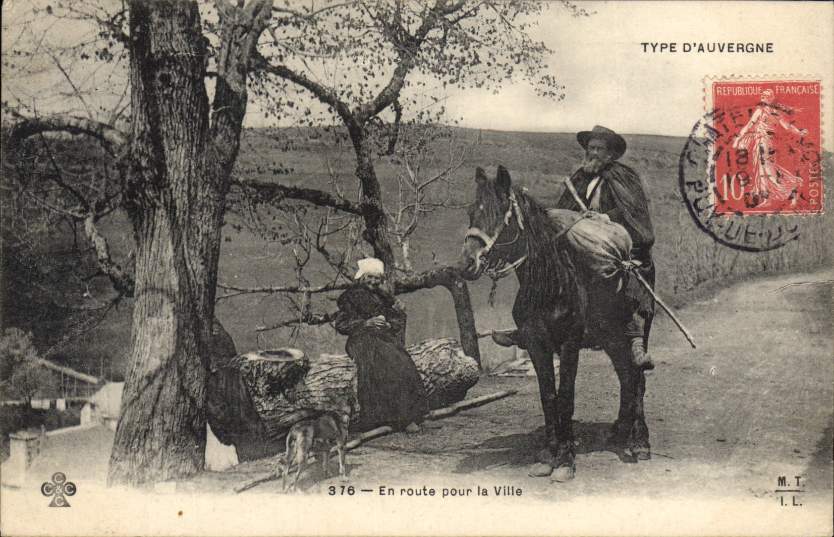 CPA Folklore Types d'Auvergne en route pour la ville Cheval