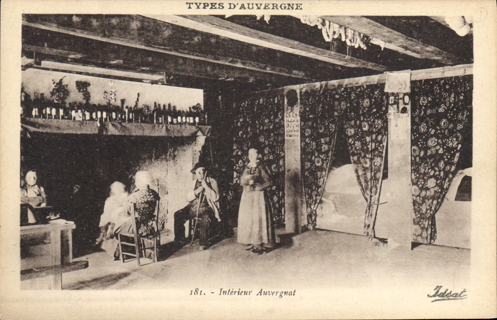 CPA Folklore Types d'Auvergne interieur Auvergnat